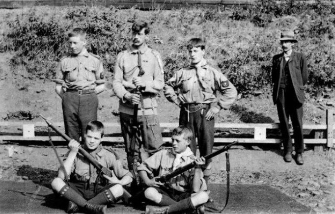 Scouts1911.Fredsanderssupervising